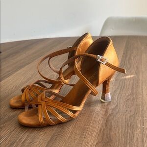 Chic Tan Strappy Heels